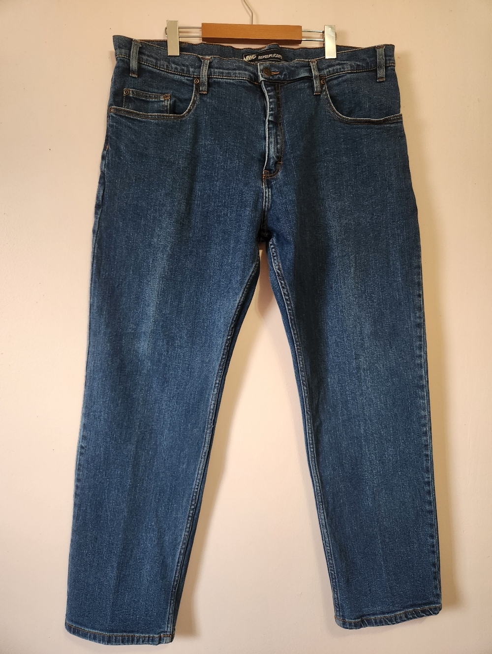 MWG Apparel Men's Premium Straight Leg Stretch Jeans Stonewash 40x30 EUC